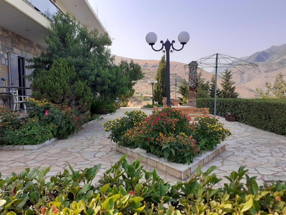 Guest House Suga 1 Qeparo Exterior foto