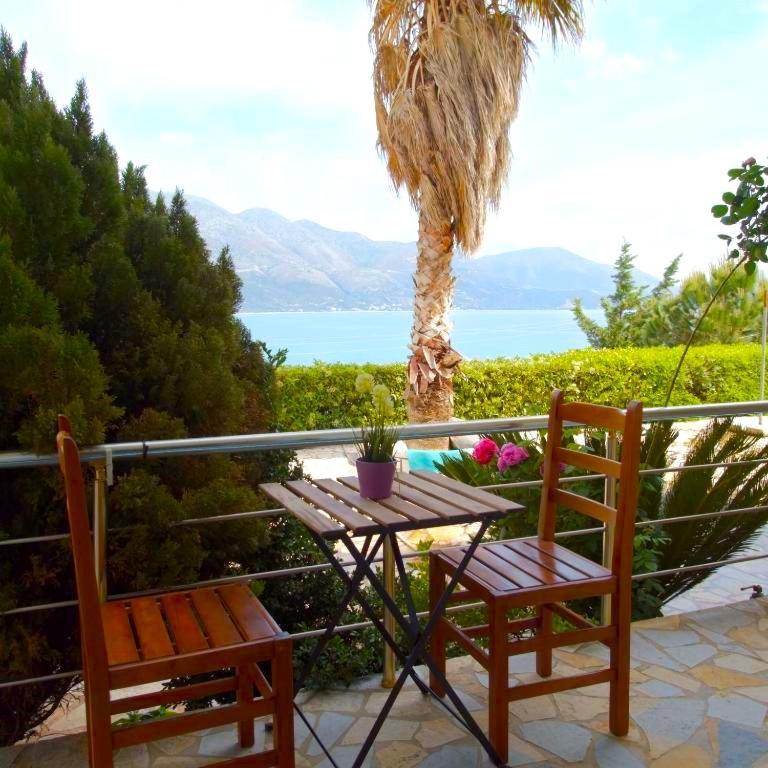Guest House Suga 1 Qeparo Exterior foto