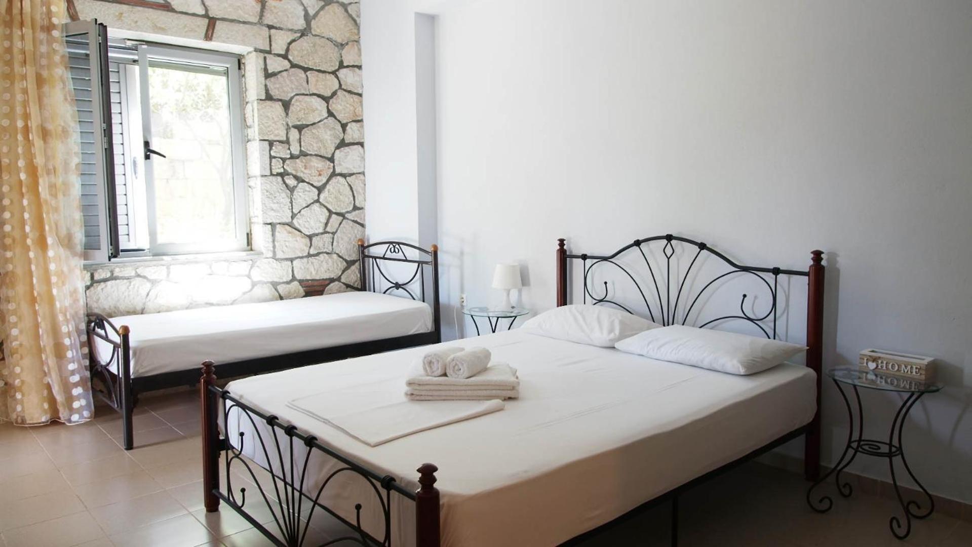Guest House Suga 1 Qeparo Exterior foto