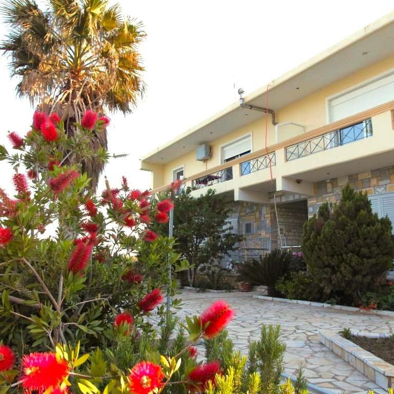 Guest House Suga 1 Qeparo Exterior foto