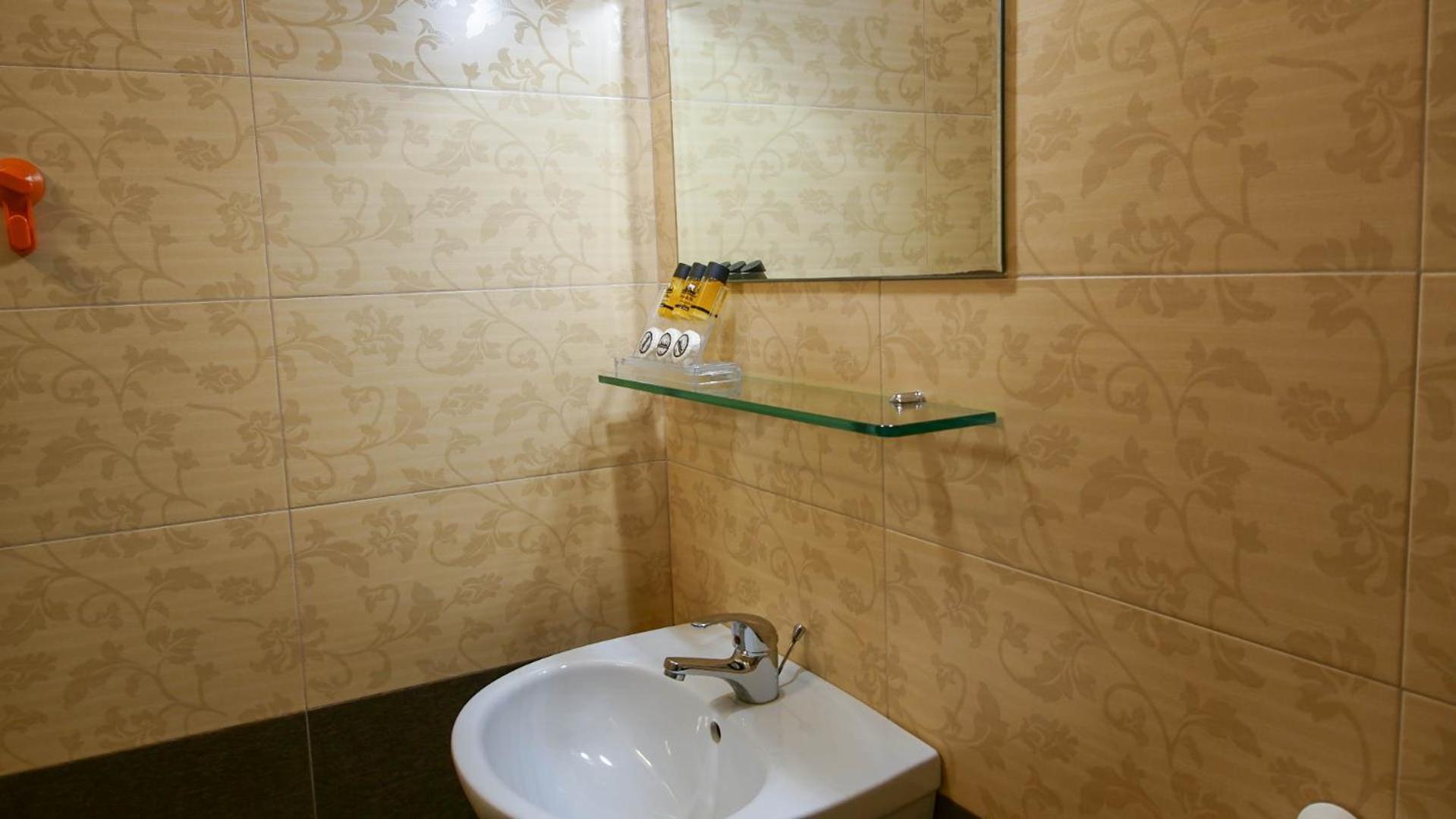 Guest House Suga 1 Qeparo Habitación foto